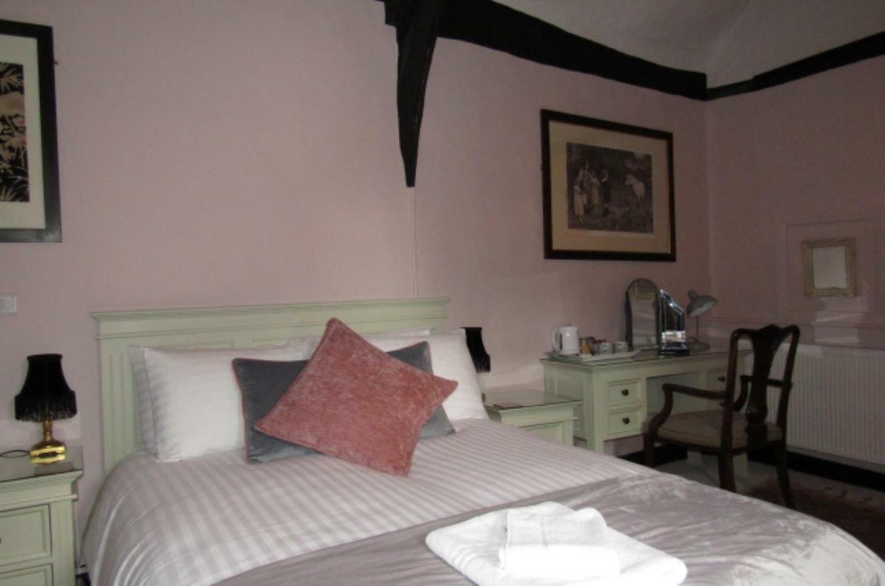 The Old Vicarage Hotel & Restaurant Bridgwater Eksteriør bilde A bedroom at the hotel